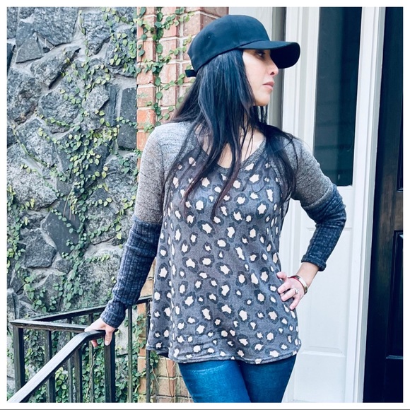 ✨LAST ONE✨V neck leopard print tunic top - Picture 7 of 8
